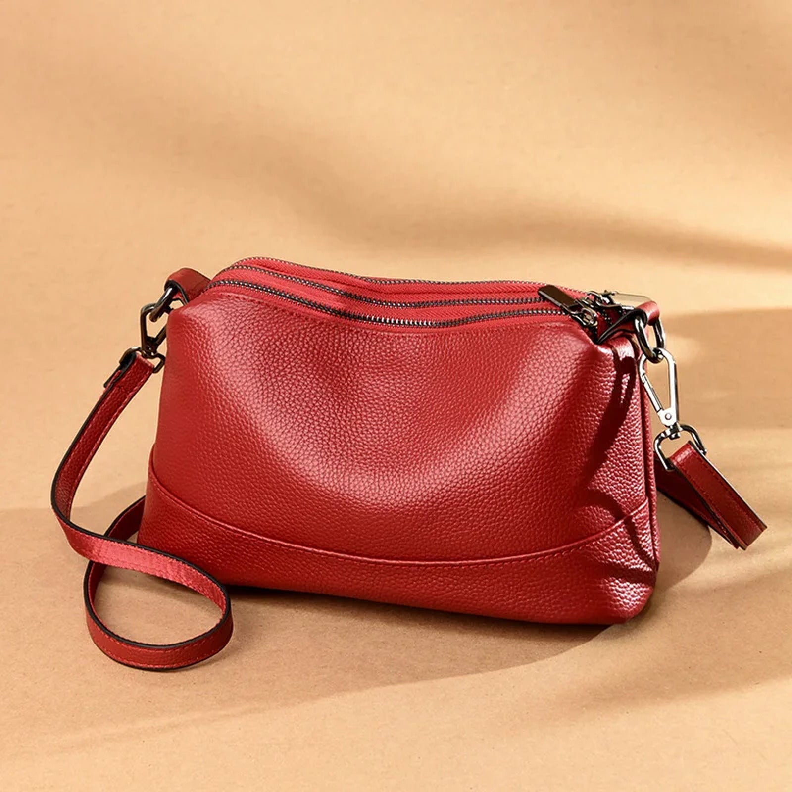 Bolso bandolera de piel vacuna · 3 compartimentos con cremallera