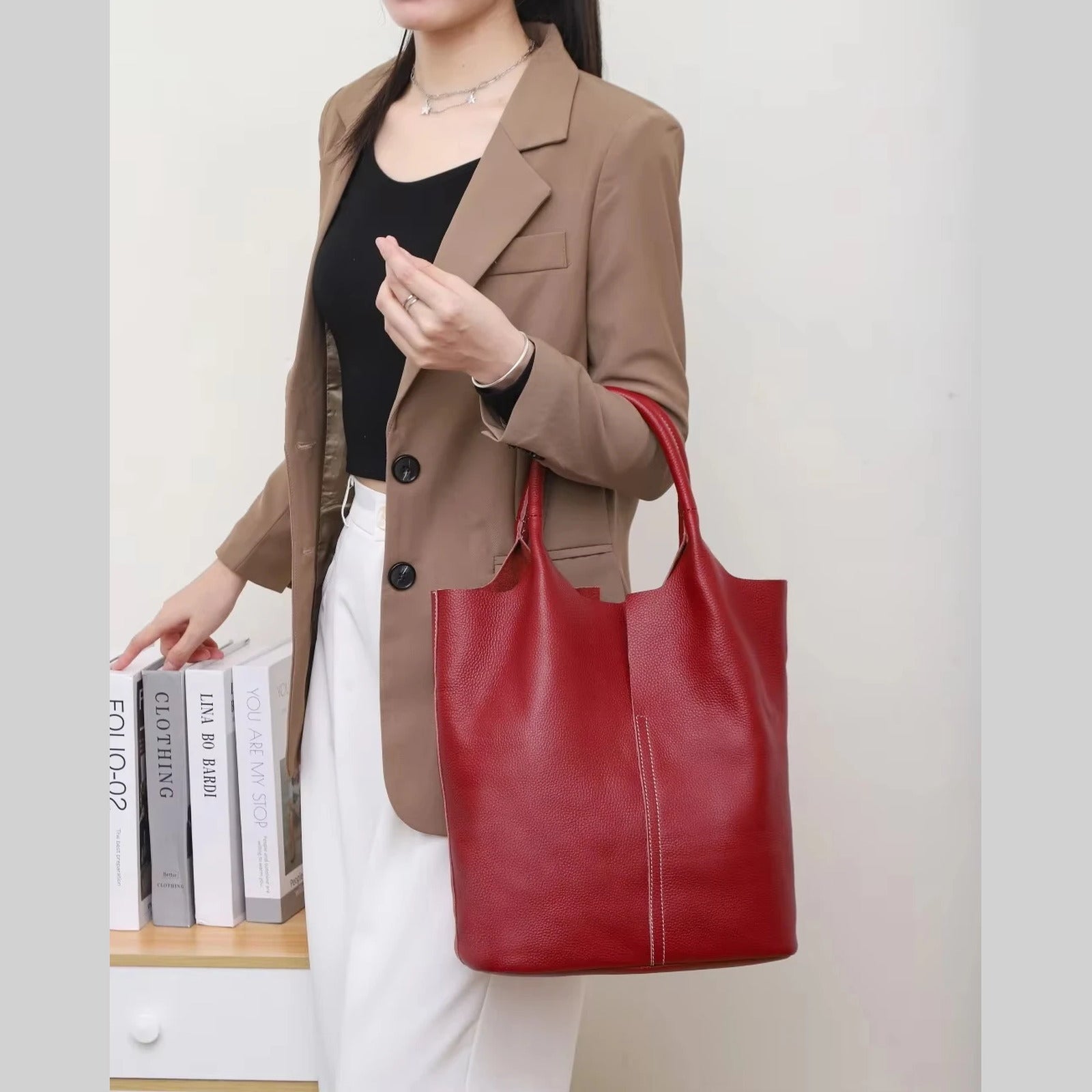 Bolso saco de piel de vacuno de flor entera · bolsa interior extraíble