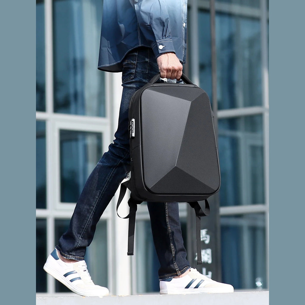 Mochila antirrobo de carcasa rígida para portátil de 15,6" · candado TSA y USB