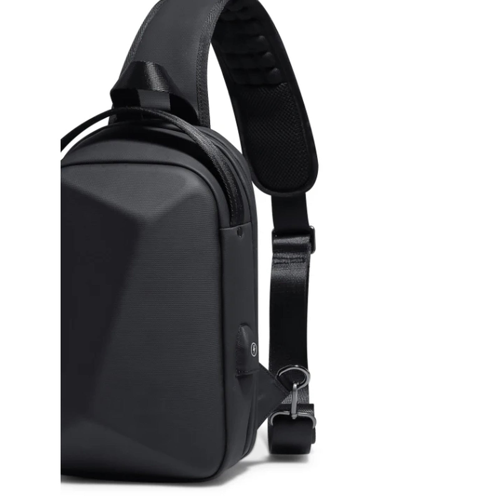 Mochila antirrobo de carcasa rígida para portátil de 15,6" · candado TSA y USB